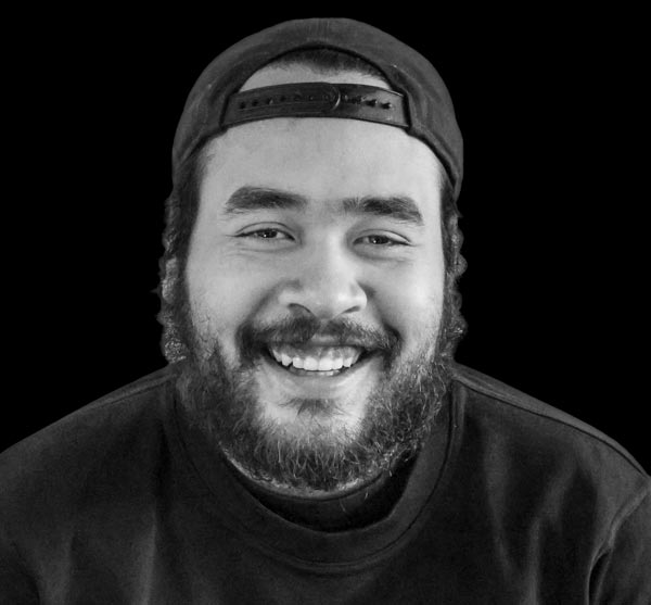 Portraitaufnahme von Flo Popp - VA-Techniker und Lichtdesigner bei SES